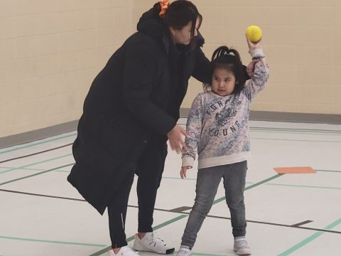 MANS parent Dakotah Pratt, who played at the 2022 Nationals for Squad, the first all-Indigenous women’s softball team, coaches a kindergartener at Softball Alberta’s first-ever sports camp in an Indigenous community on April 3. Dakotah received notice that she was appointed to Softball Canada’s Diversity Equity and Inclusion Committee on April 18.